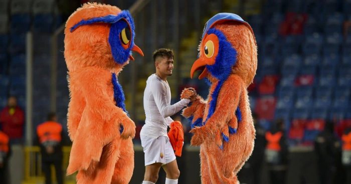 Cengiz Under, massive daft bird mascots