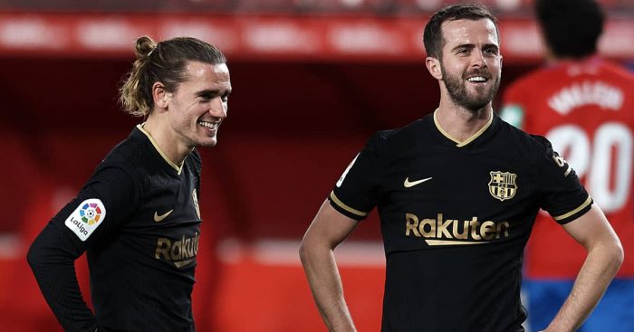 Antoine Griezmann standing over a free-kick with Miralem Pjanic, Barcelona