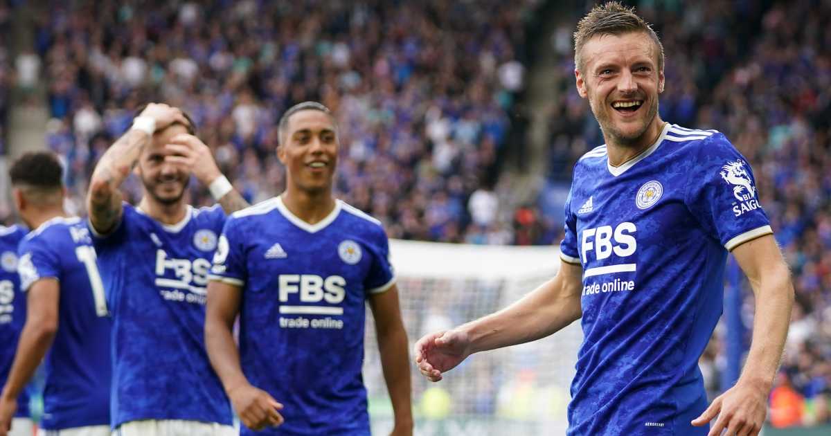 Jamie Vardy celebrates his goal against Wolves
