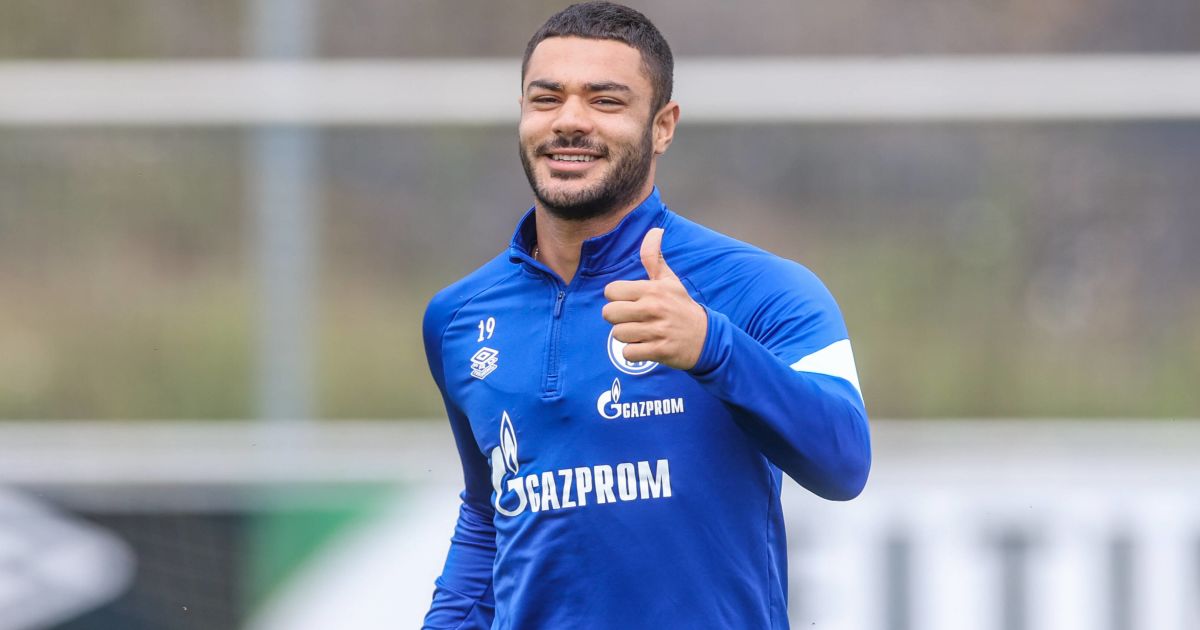 Ozan Kabak puts his thumbs up in Schalke training, August 2021 Ozan Kabak puts his thumbs up in Schalke training, August 2021