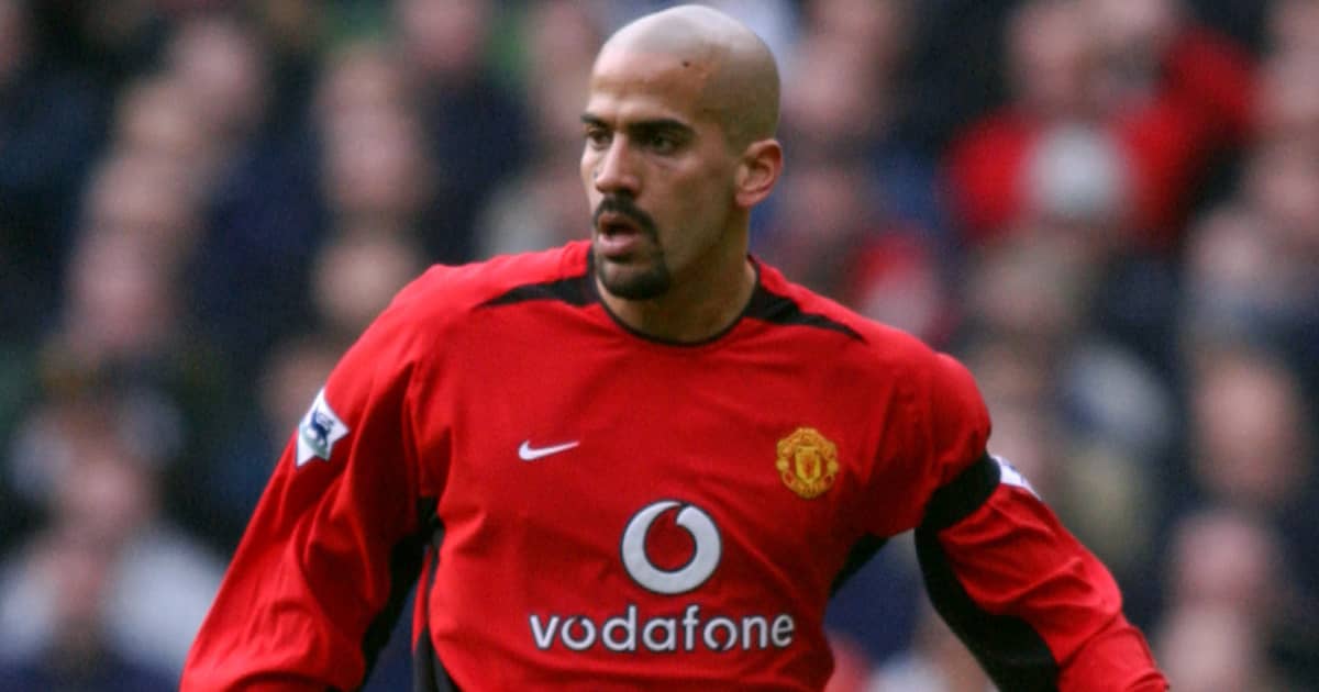 Juan Sebastian Veron playing for Manchester United in 2003