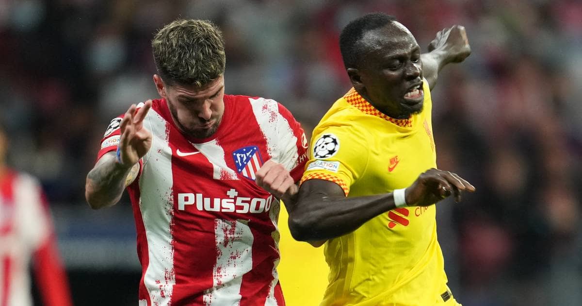 Rodrigo De Paul challenging Sadio Mane