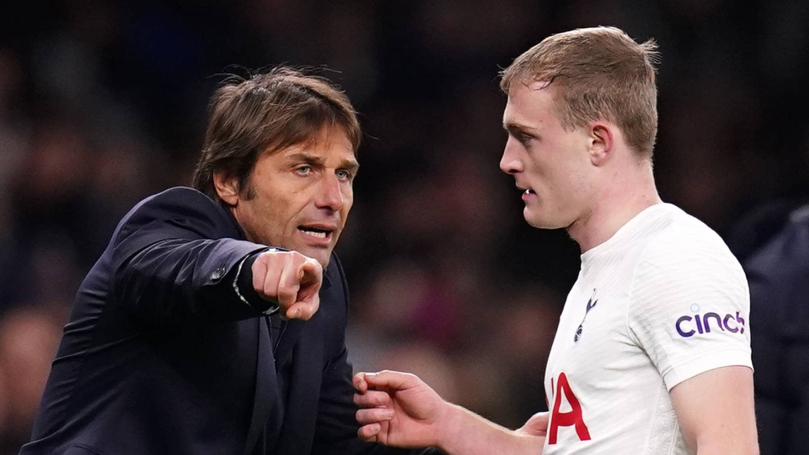 Antonio Conte and Oliver Skipp on the Tottenham touchline
