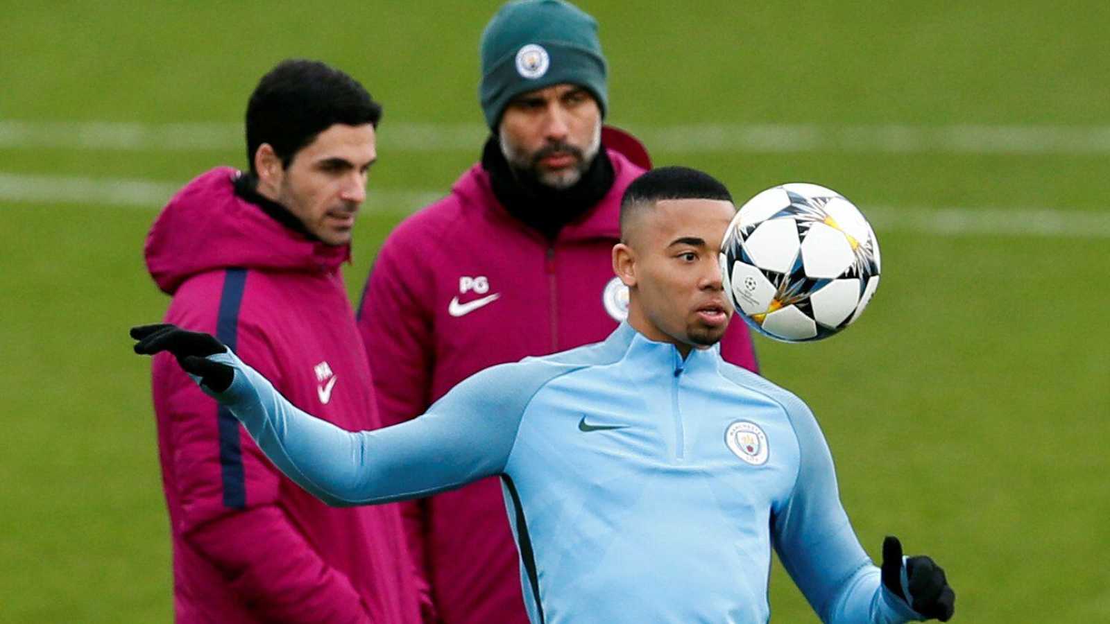 Gabriel Jesus training for Manchester City in front of Mikel Arteta and Pep Guardiola Gabriel Jesus training for Manchester City in front of Mikel Arteta