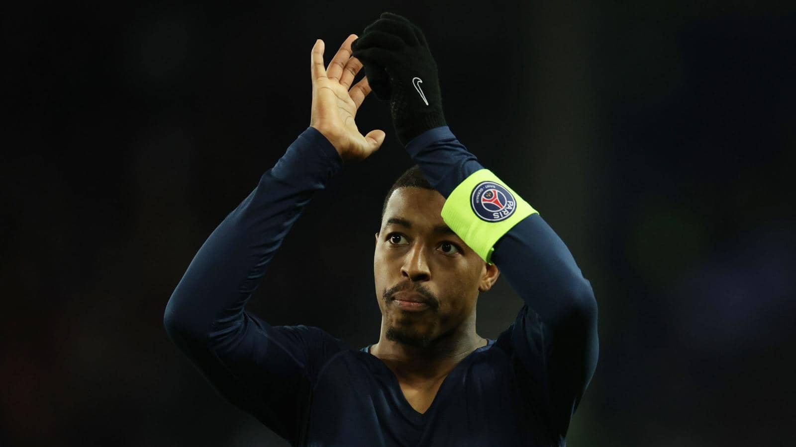 Presnel Kimpembe clapping PSG fans