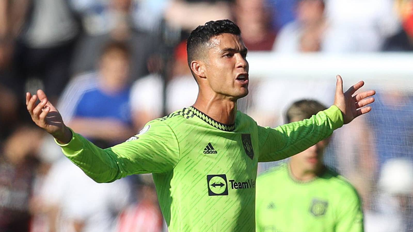 Cristiano Ronaldo threatens to quit Manchester United if they fail