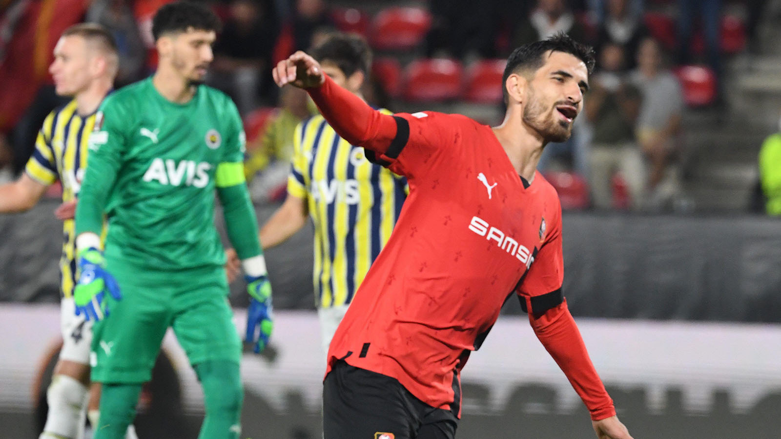 Martin Terrier celebrating in the Europa League