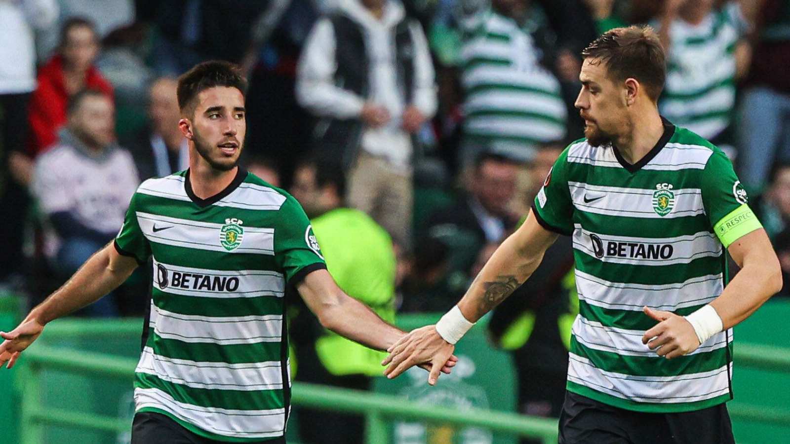  Goncalo Inacio, a Portuguese defender playing for Sporting CP, holds the ball at his feet while playing a match.