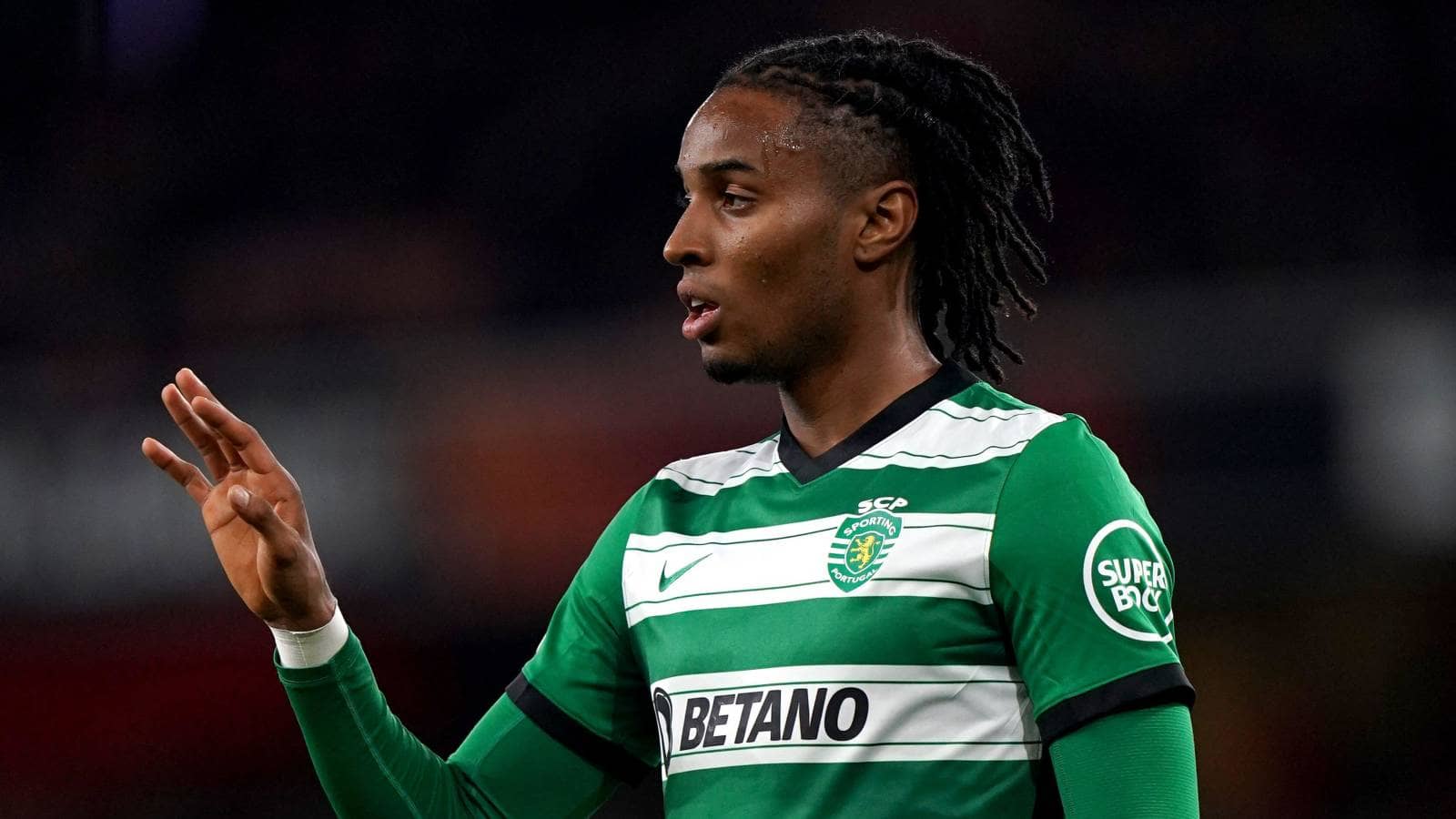 Next Everton signing due to arrive for medical despite rejecting