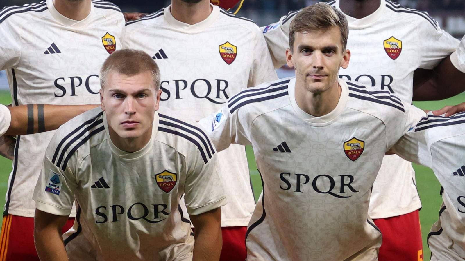 Rasmus Kristensen and Diego Llorente in a Roma pre-match lineup photo