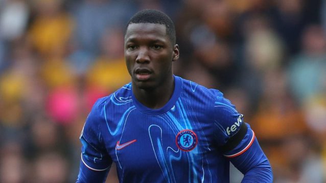 Moises Caicedo plays for Chelsea against Wolves