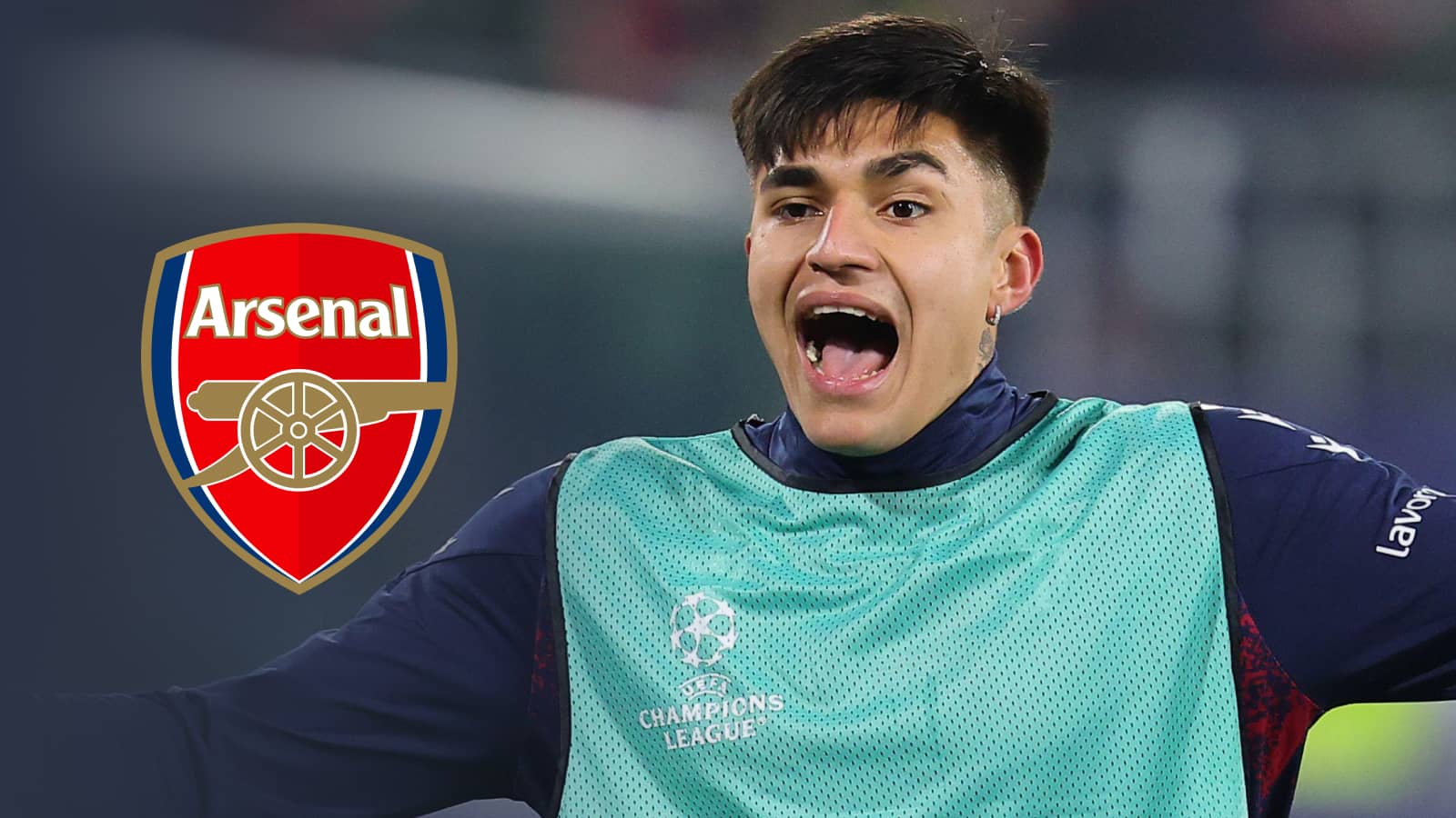 Santiago Castro and the Arsenal badge