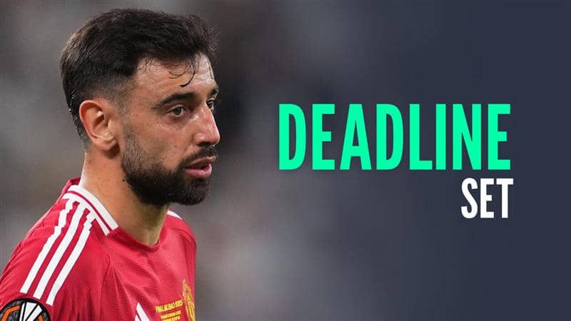 Manchester United star Bruno Fernandes next to the worlds Dreadline Set - copyright TEAMtalk