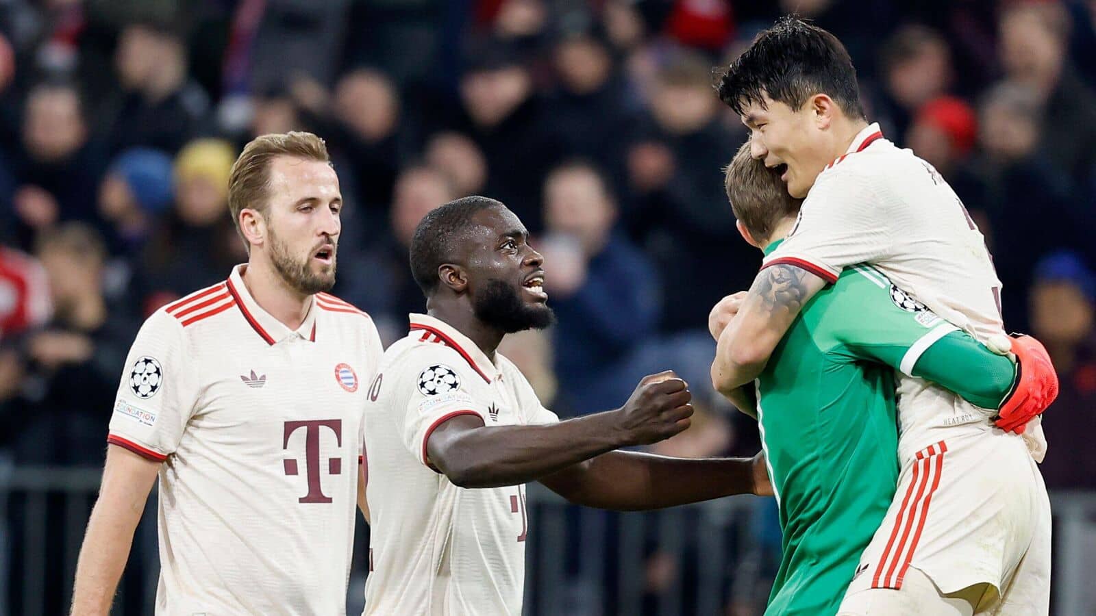 Harry Kane, Dayot Upamecano, Manuel Neuerand Kim Min-jae of Bayern Munich celebrate