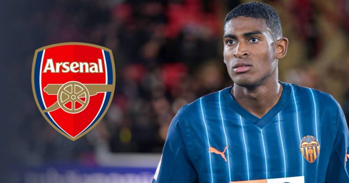 Valencia defender Cristhian Mosquera next to the Arsenal crest
