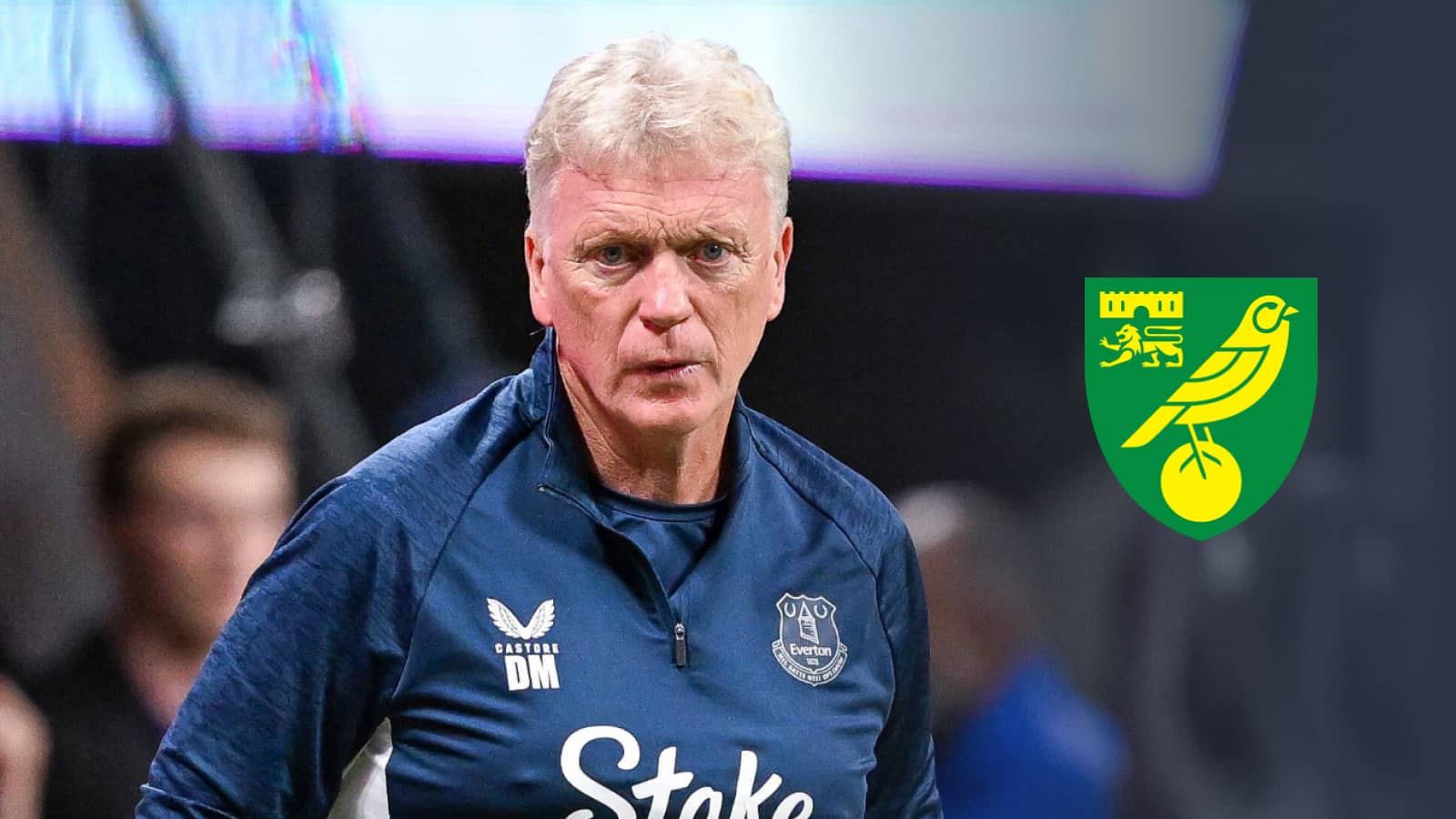 Everton manager David Moyes with a Norwich City badge