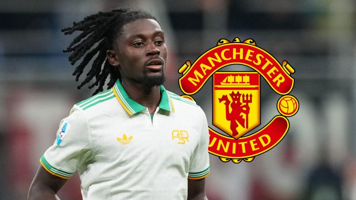Roma star Manu Kone with Man Utd badge