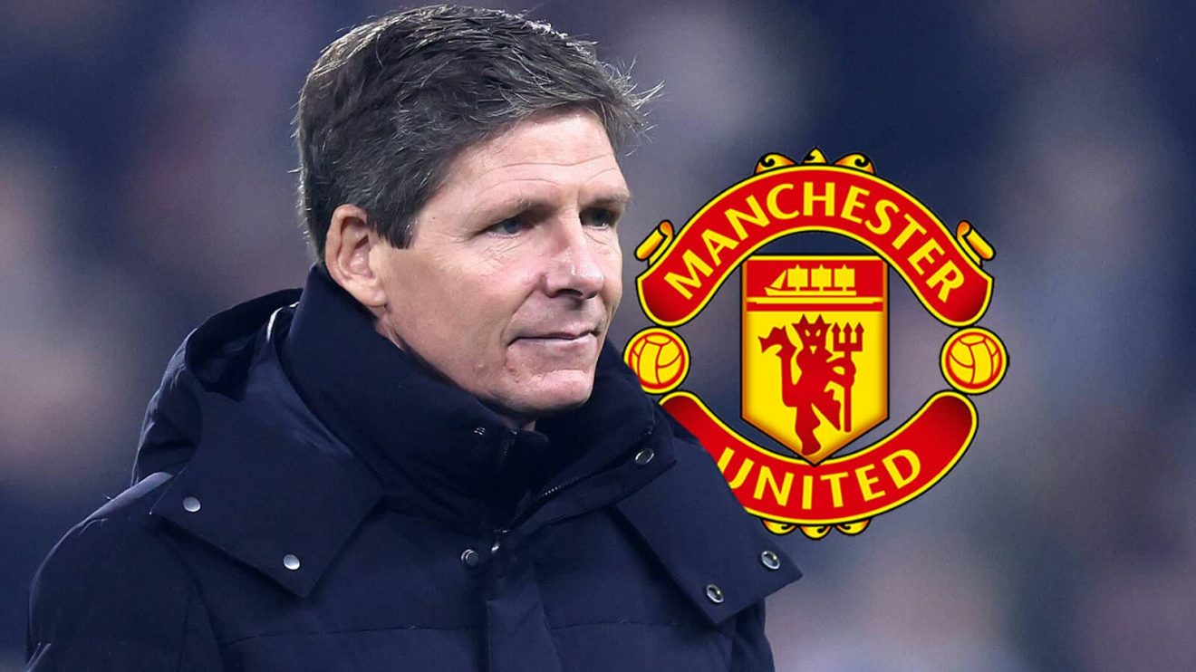 Crystal Palace manager Oliver Glasner, with a Manchester United badge