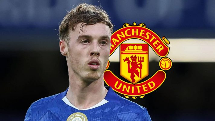 Chelsea star Cole Palmer next to the Manchester United badge