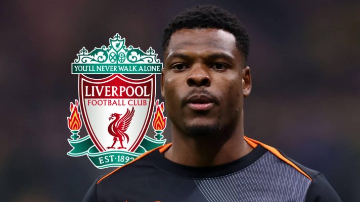 Inter Milan star Denzel Dumfries with a Liverpool badge