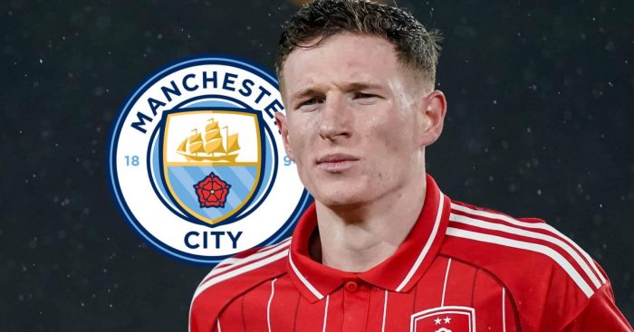 Nottingham Forest star Elliot Anderson with a Manchester City badge