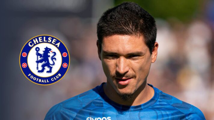 Al-Hilal striker Darwin Nunez with a Chelsea badge