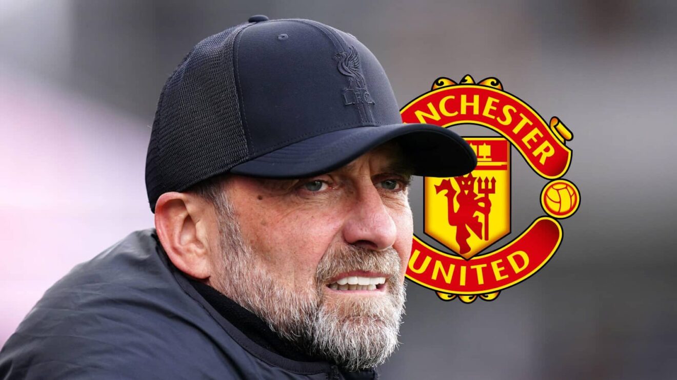 Former Liverpool boss Jurgen Klopp next to the Manchester United badge