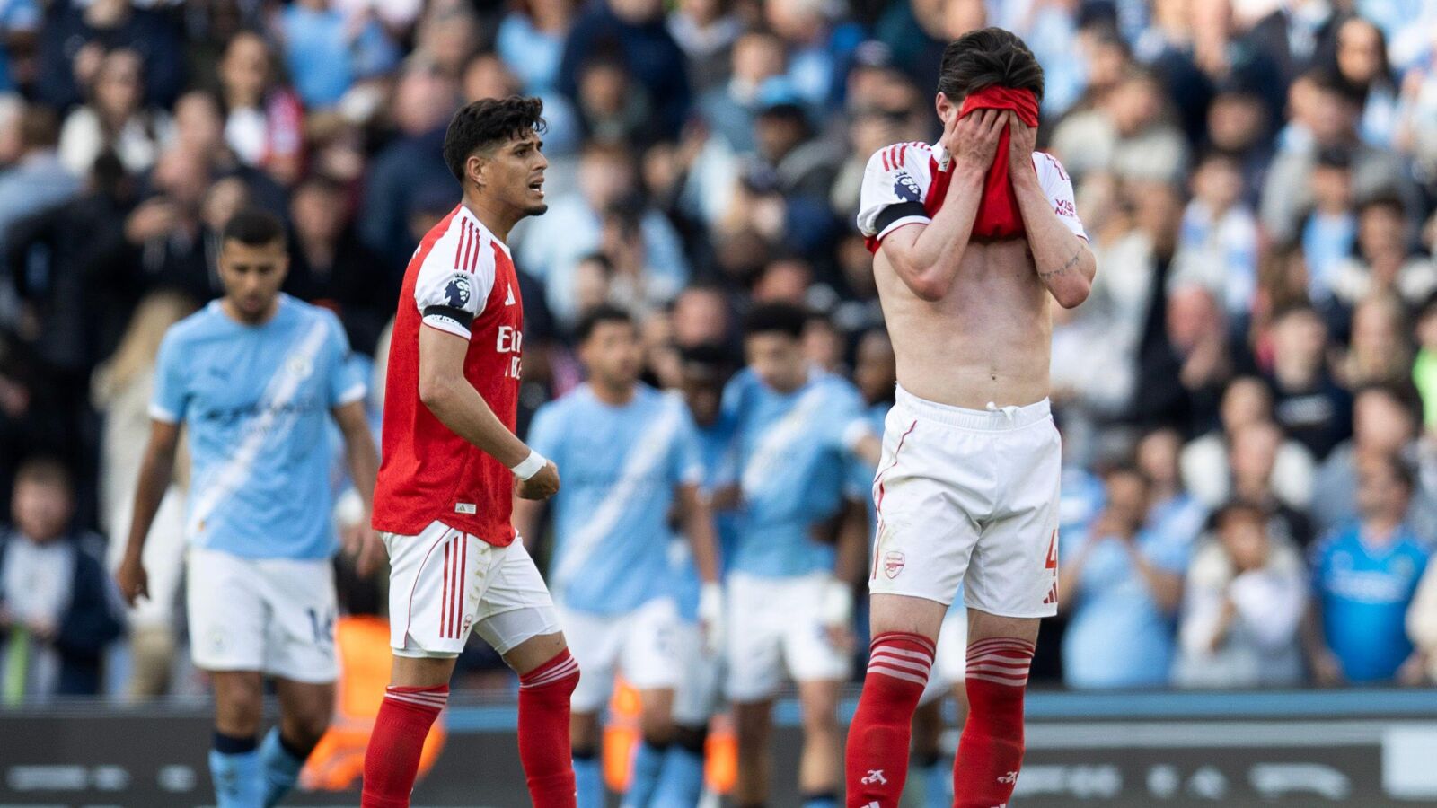 Piero Hincapie and Declan Rice look dejected as Arsenal go 2-1 down at Manchester City