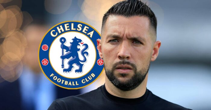 Porto coach Francesco Farioli next to the Chelsea badge