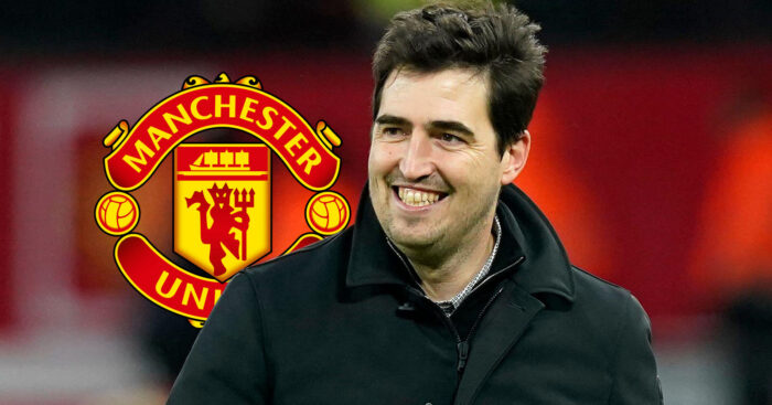 Bournemouth manager Andoni Iraola next to the Manchester United badge