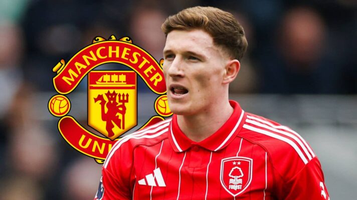 Elliot Anderson with a Manchester United badge