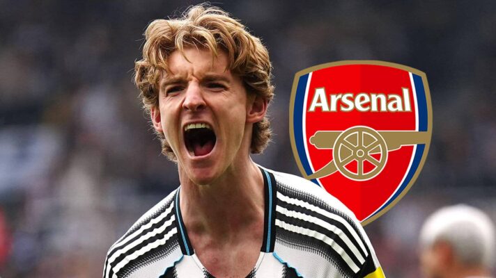 Newcastle star Anthony Gordon, with an Arsenal badge