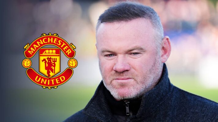 Wayne Rooney with Man Utd badge