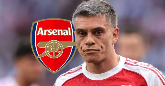 Leandro Trossard with Arsenal badge