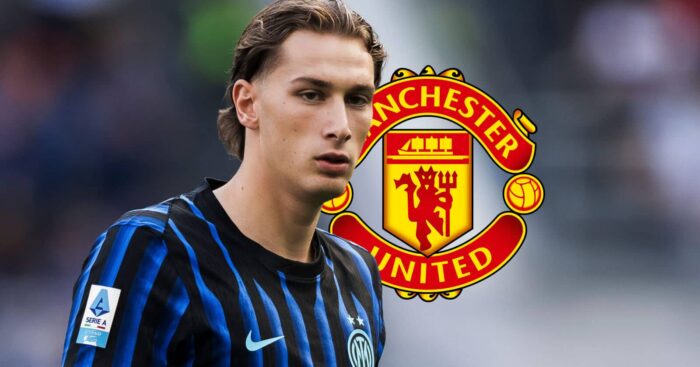Inter Milan star Pio Esposito with a Man Utd badge
