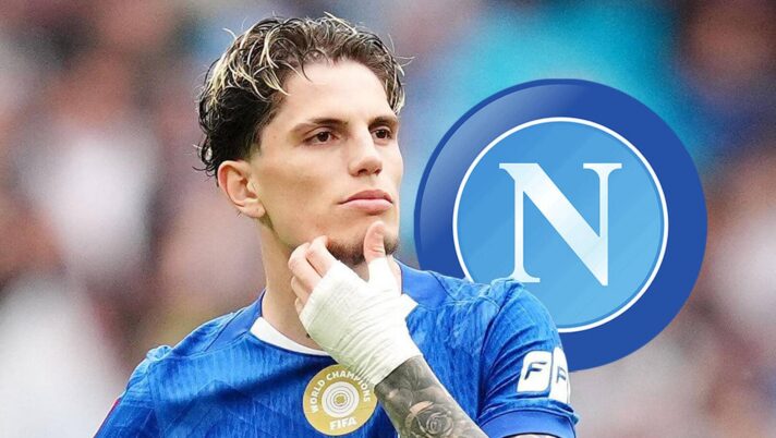 Chelsea star Alejandro Garnacho with a Napoli badge