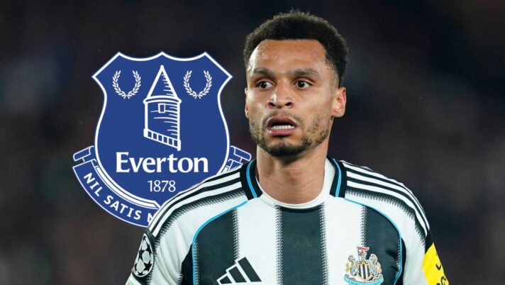 Newcastle star Jacob Murphy with an Everton badge