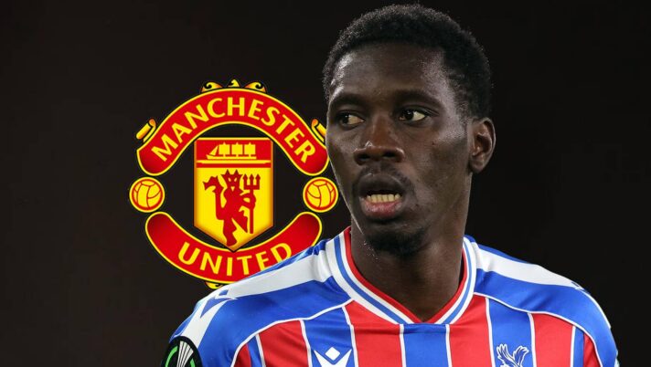 Crystal Palace star Ismaila Sarr next to the Manchester United badge