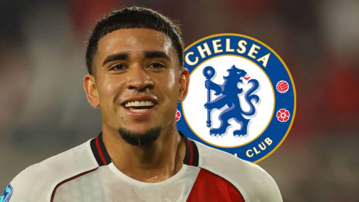 Chelsea star Kendry Paez next to the Chelsea badge 0 copyright TEAMtalk