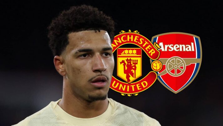 Kaua Elias with Man Utd and Arsenal badges