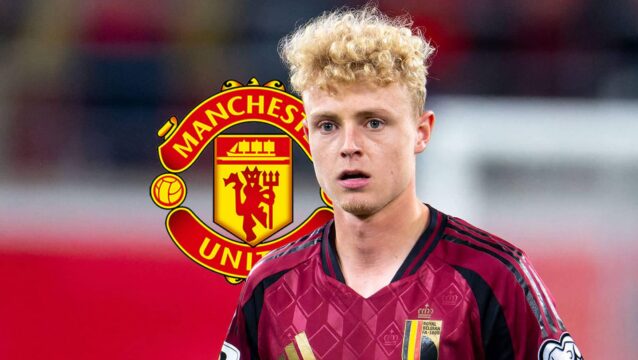 Joaquin Seys with Man Utd badge