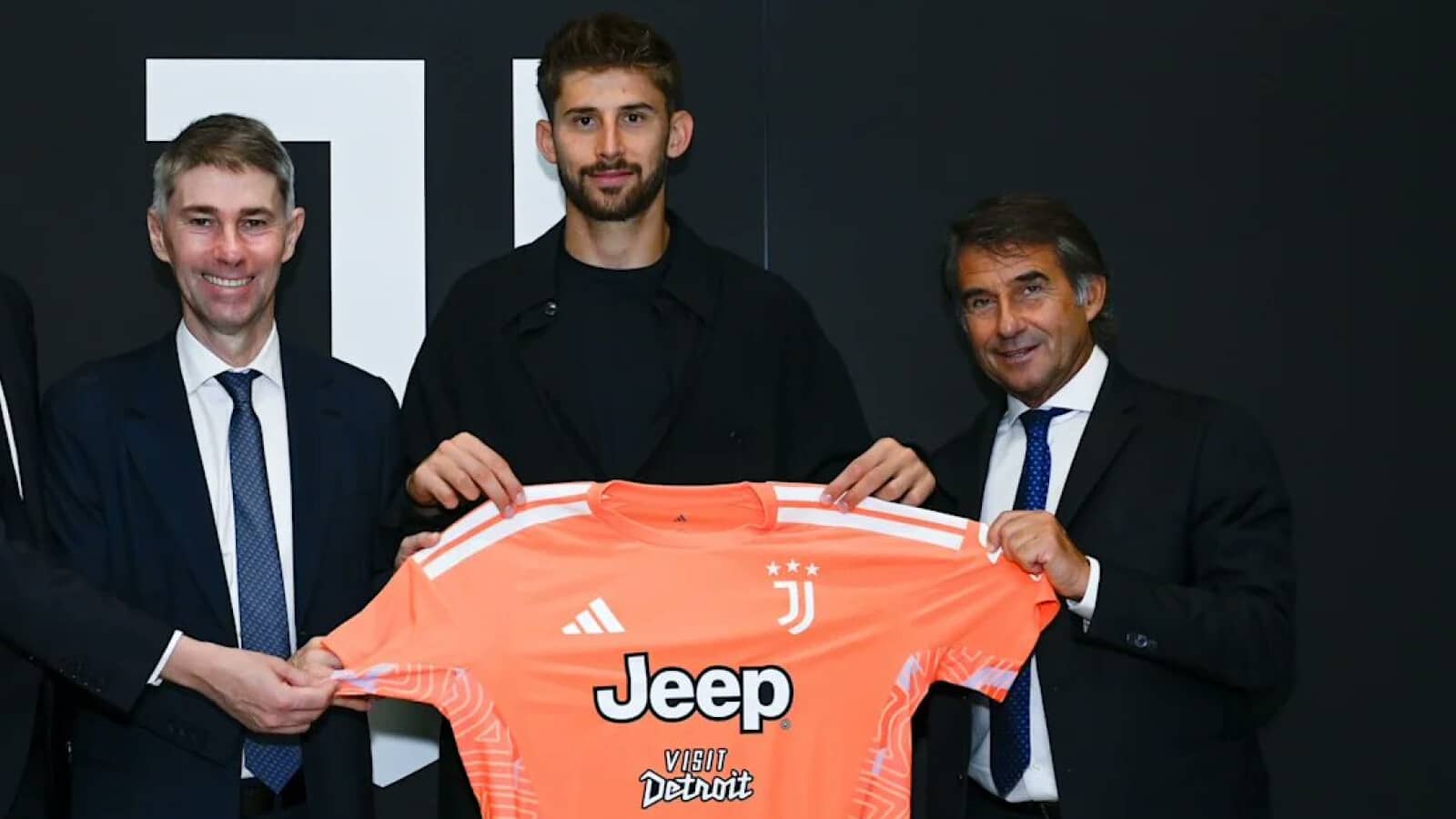 Guglielmo Vicario completes Juventus switch