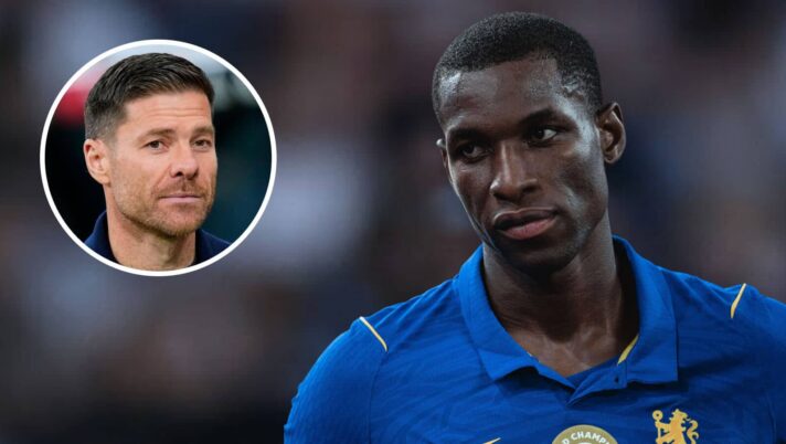 Chelsea striker Nicolas Jackson and, inset, manager Xabi Alonso