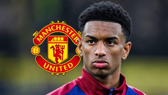 Barcelona star Alejandro Balde next to the Manchester United badge