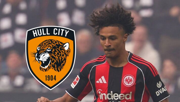 Jean Matteo Bahoya with Hull City badge