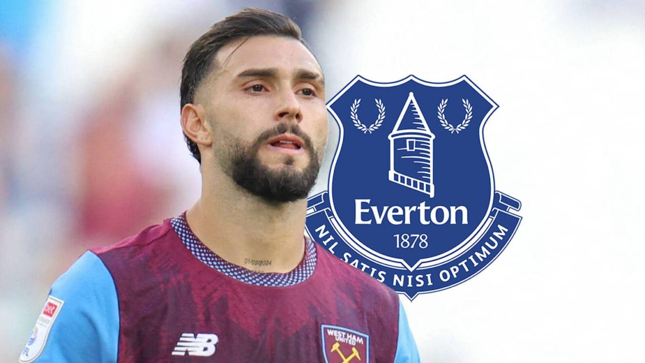 Taty Castellanos with an Everton badge