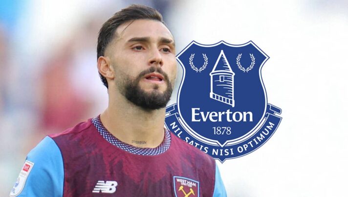 Taty Castellanos with an Everton badge