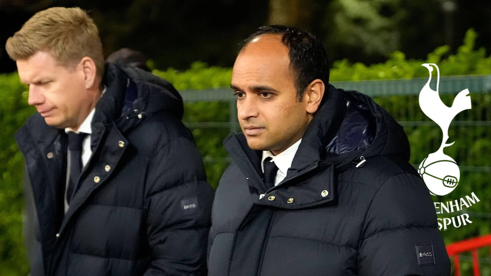 Johan Lange, Vinai Venkatesham with Tottenham badge