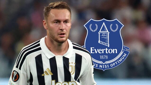 Juventus star Teun Koopmeiners with an Everton badge