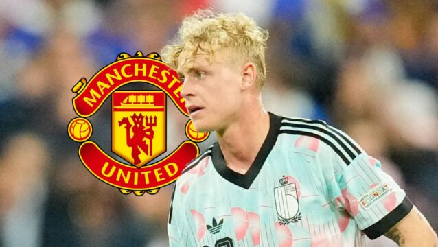 Joaquin Seys with Man Utd badge